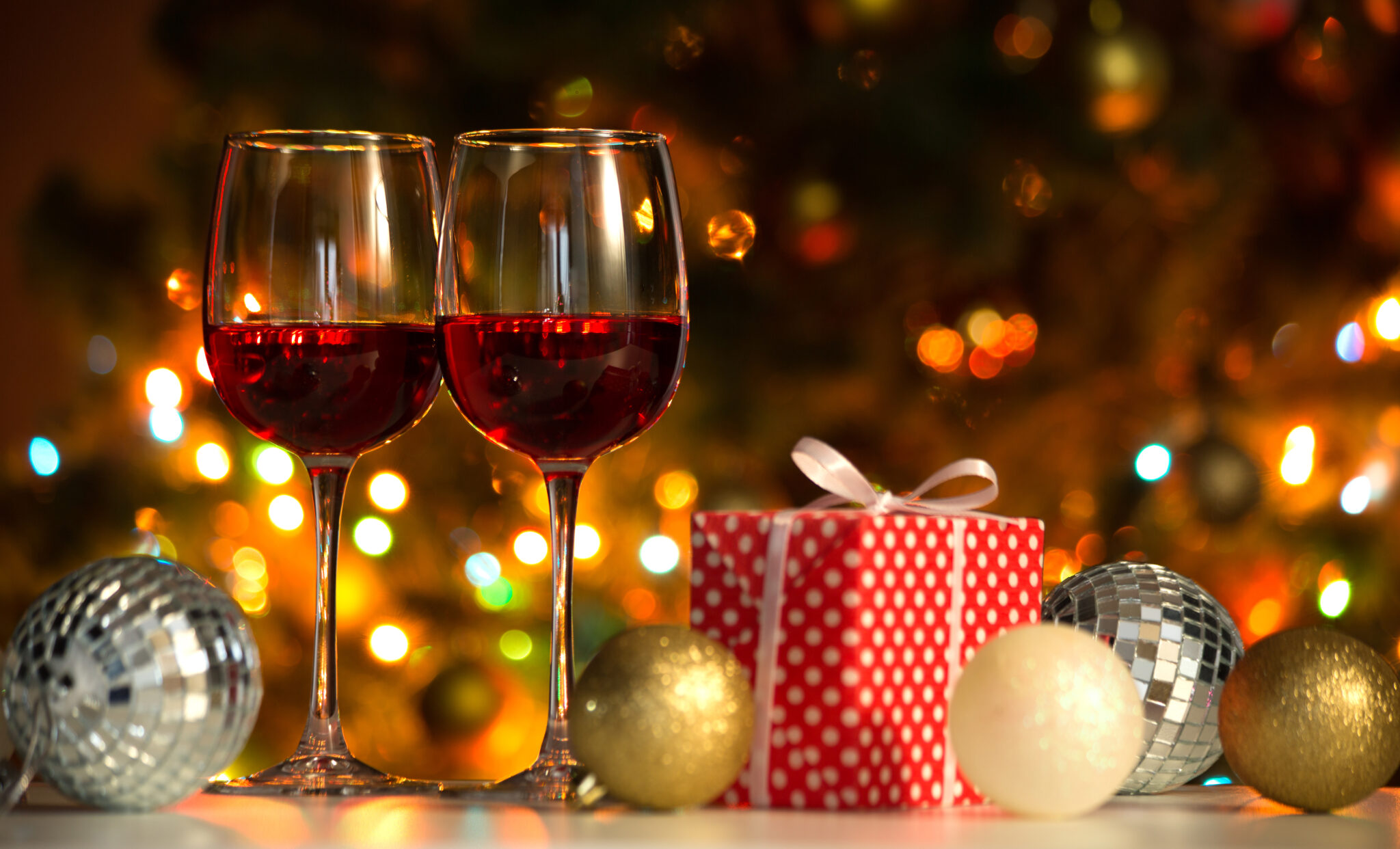 Crystal,Glasses,Of,Wine,And,Christmas,Balls,And,Christmas,Gifts